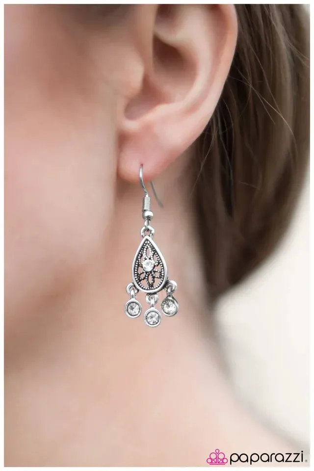 Paparazzi Earring ~ BEAM All You Can BEAM - White