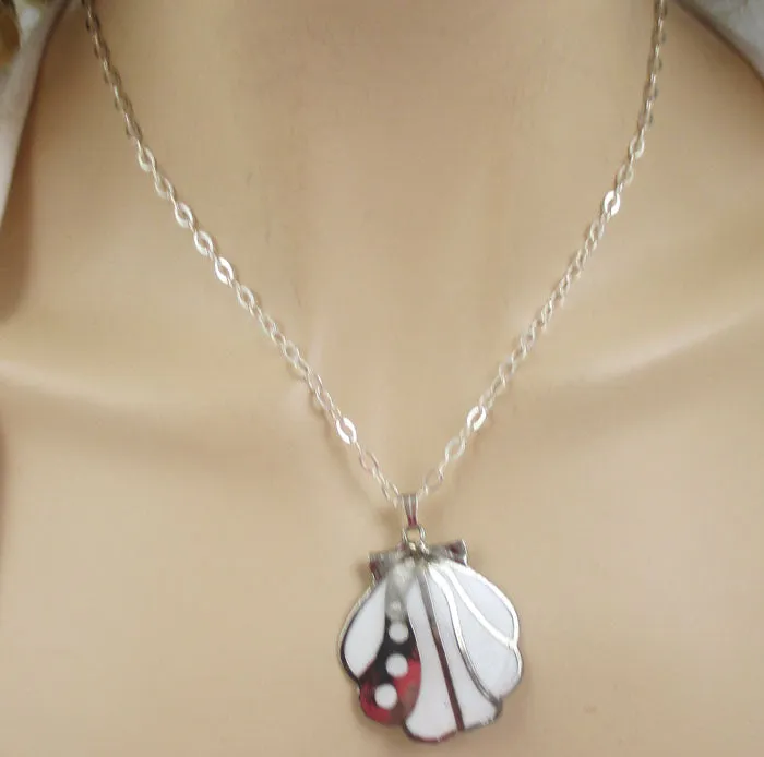 White Scallop Shell Pendant Necklace